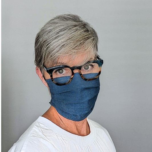 Travel face mask with head straps