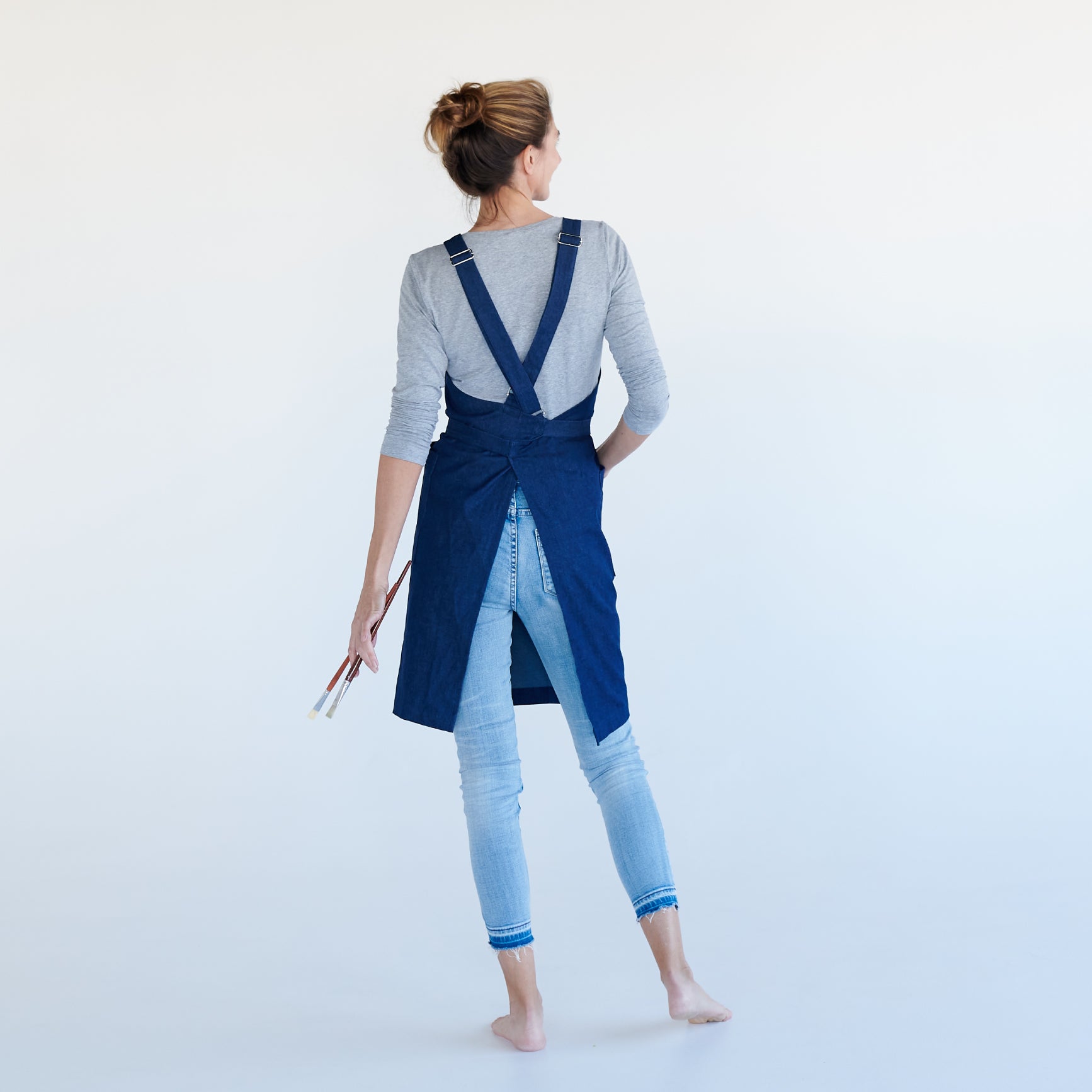Dynamic Artist Apron, Robust Organic Cotton – Cream Collection Lifestyle